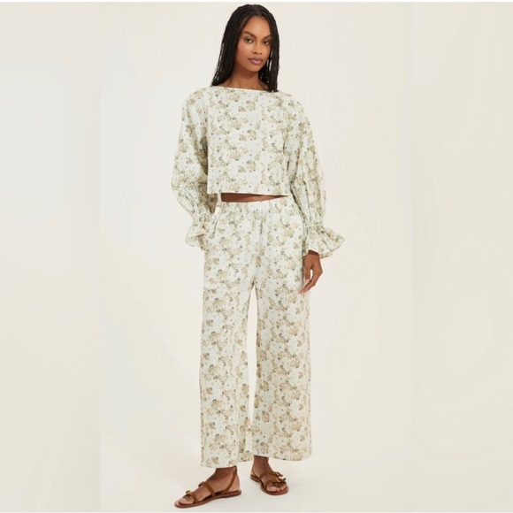 Something Navy Tops - NWT Something Navy Floral Wide Leg Pants and Cropped Blouse with Cinched Sleeves